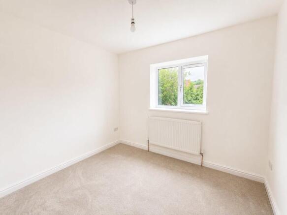 5 bed Semi-Detached for sale Image 9