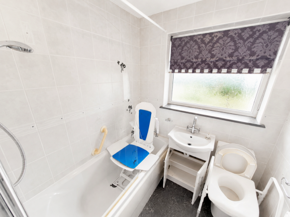 2 bed Semi-Detached Bungalow for sale Image 9