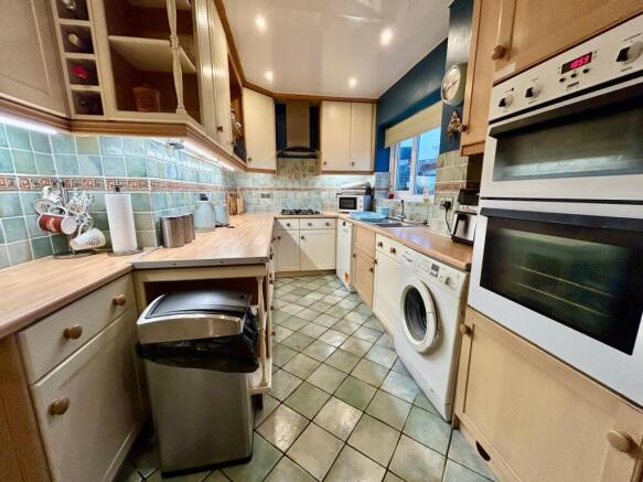 4 bed Semi-Detached for sale Image 6
