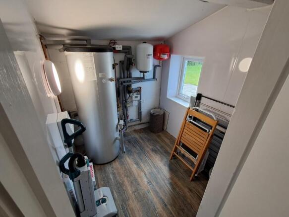 6 bed Semi-Detached for sale Image 5