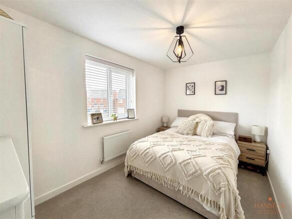 3 bed Terraced for sale Image 8