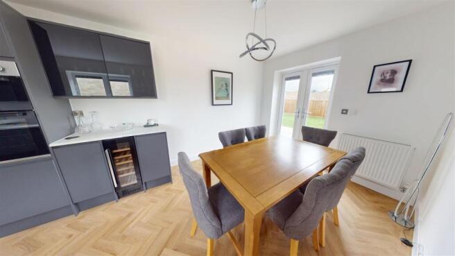 4 bed Detached for sale Image 7