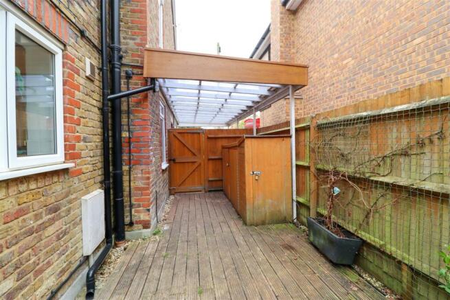 Area To Side With Storage