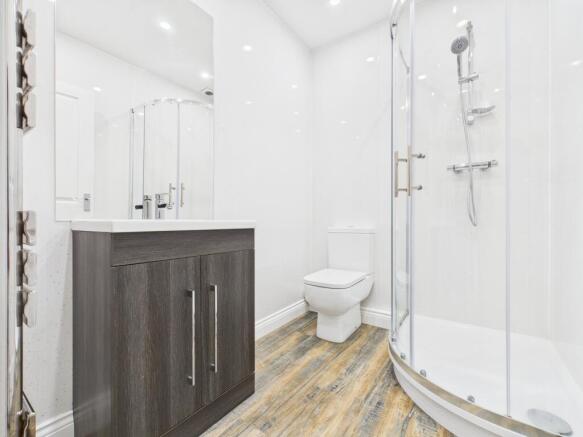 2 bed Flat to rent Image 11