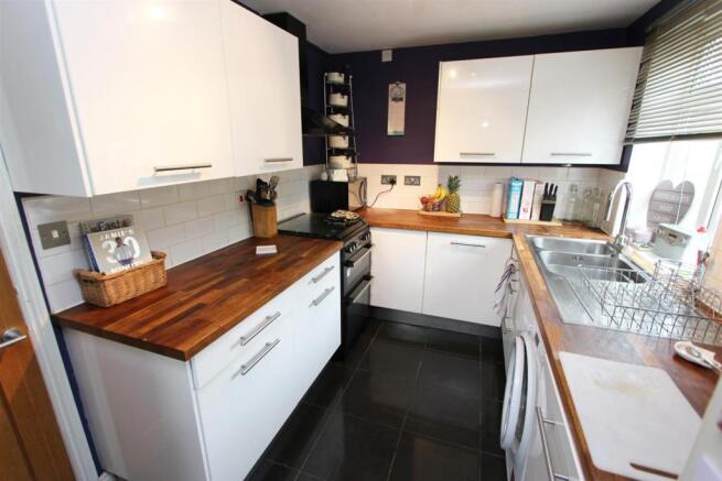 KITCHEN/BREAKFAST RO
