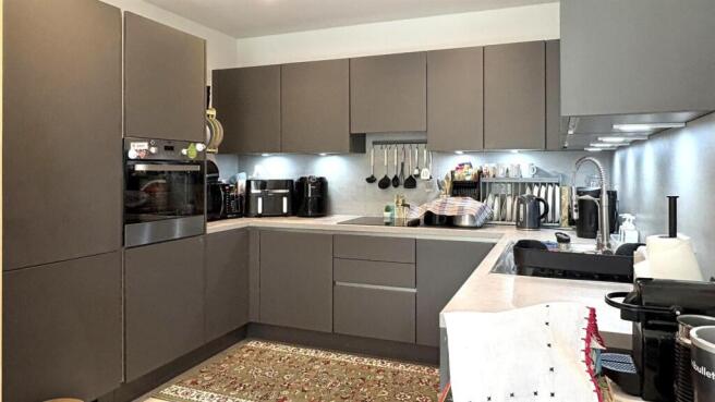 Barrain London Flat for sale in Upton Park E13