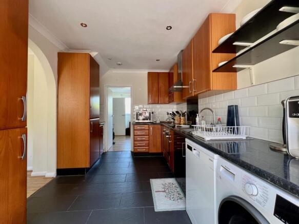 Kitchen 2.jpg