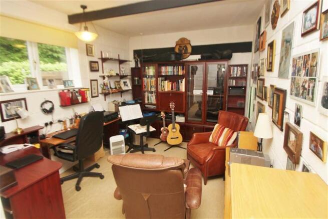 Garage / Workshop