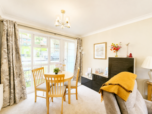 2 bed Flat for sale Image 5