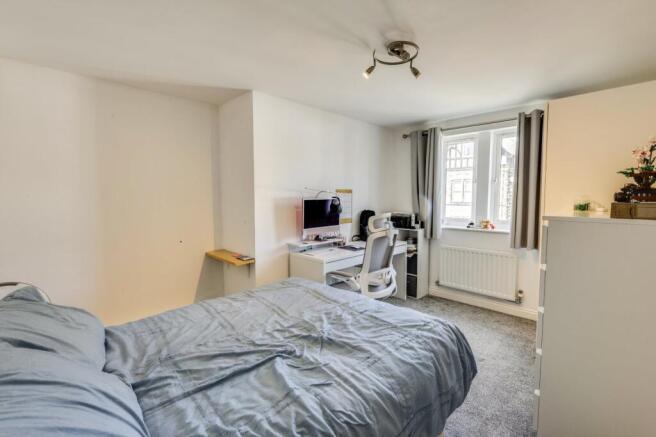 2 bed Flat for sale Image 12