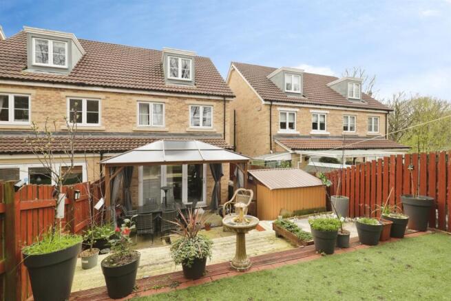 4 bed Semi-Detached for sale Image 9