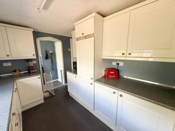 3 bed Park Home for sale Image 4