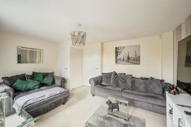 3 bed Semi-Detached for sale Image 6