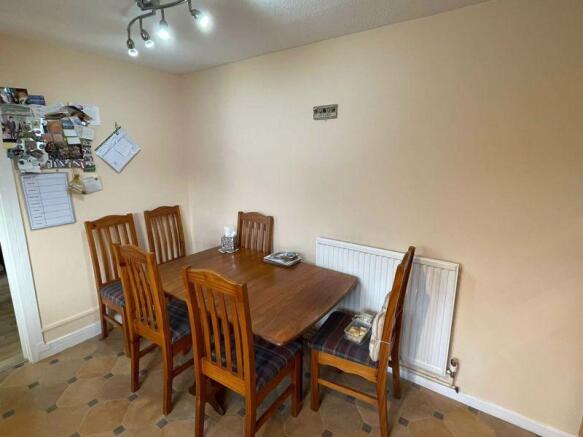 EAT IN KITCHEN