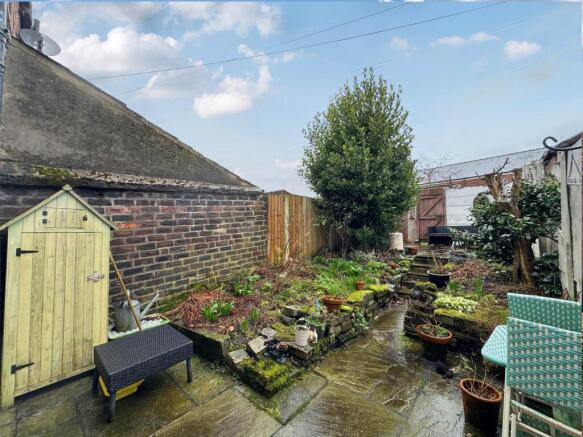 2 bedroom terraced house for sale in Top Street, Greenacres, OL4