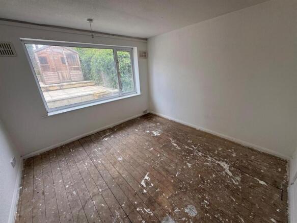 2 bed Semi-Detached Bungalow to rent Image 8