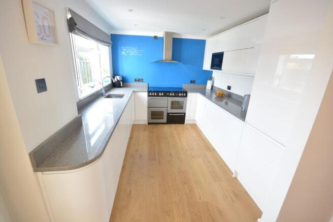 Lynwood Drive, Merley, Wimborne, Dorset, BH21 photo 5