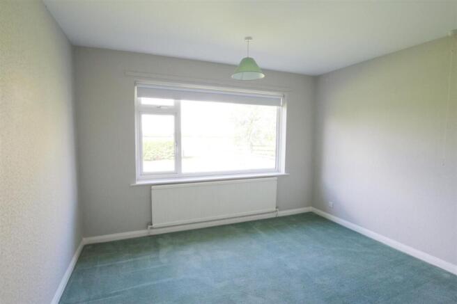 3 bed Detached Bungalow to rent Image 9