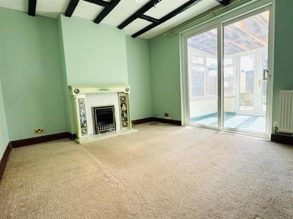 LOUNGE: