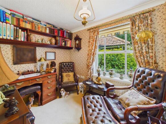 4 bed Detached for sale Image 5