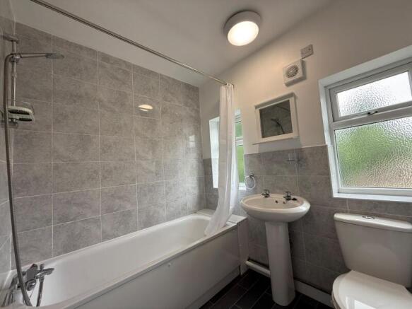 3 bed Semi-Detached to rent Image 6