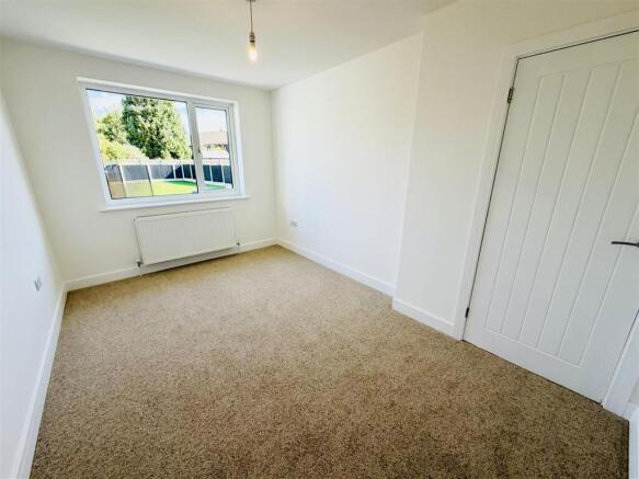 2 bed Semi-Detached Bungalow for sale Image 10