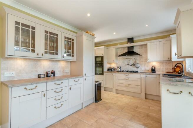 8559106-interior12.jpg