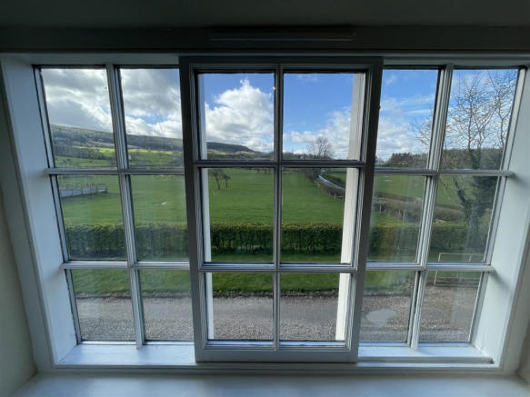 3 bed Semi-Detached to rent Image 10