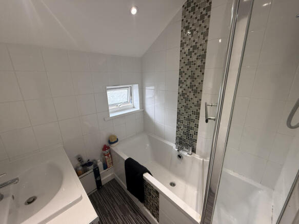 4 bed Terraced to rent Image 7