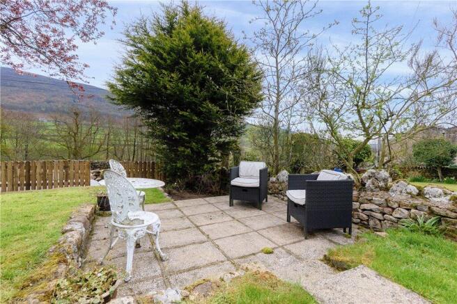 5 bed Detached for sale Image 11