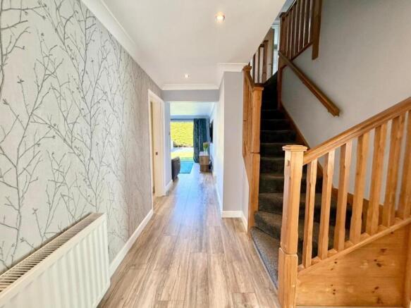 4 bed Detached for sale Image 10