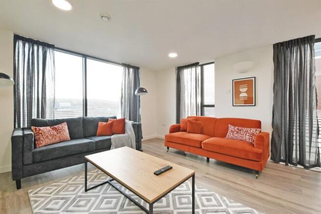 5 bed Apartment to rent Image 8