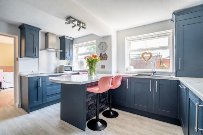 4 bed Detached for sale Image 3