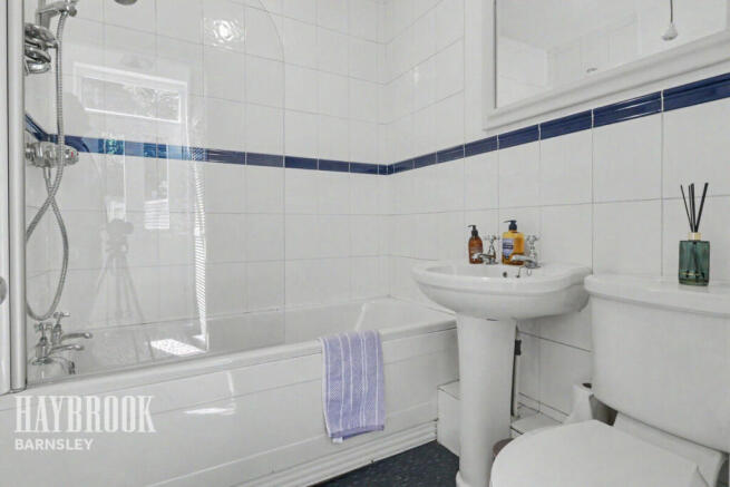4 bed Semi-Detached for sale Image 10