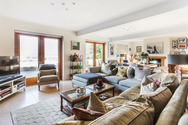house. Partnership Shere