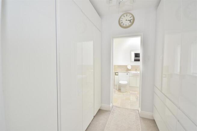 Walk-in Wardrobe to En-Suite