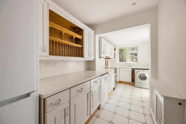 Frinton Drive, IG8