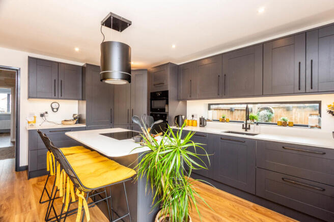 Kitchen/Breakfast...