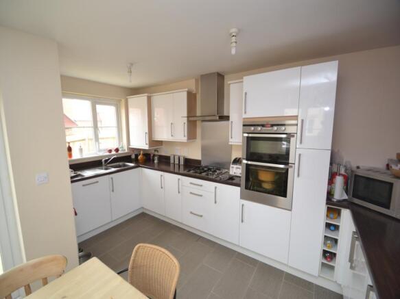 KITCHEN/DINING ROOM
