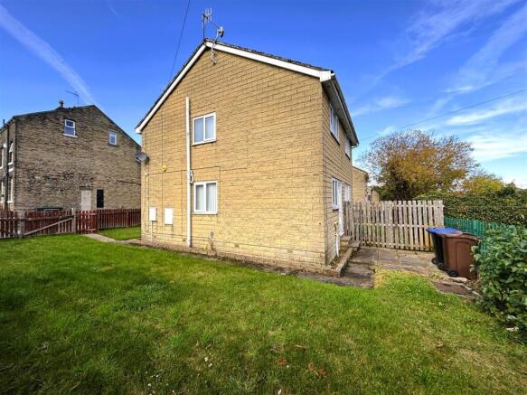 2 bed Semi-Detached to rent Image 12
