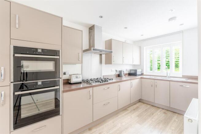 16 Mayors Rd Claverham BS49 4GG 11.jpg