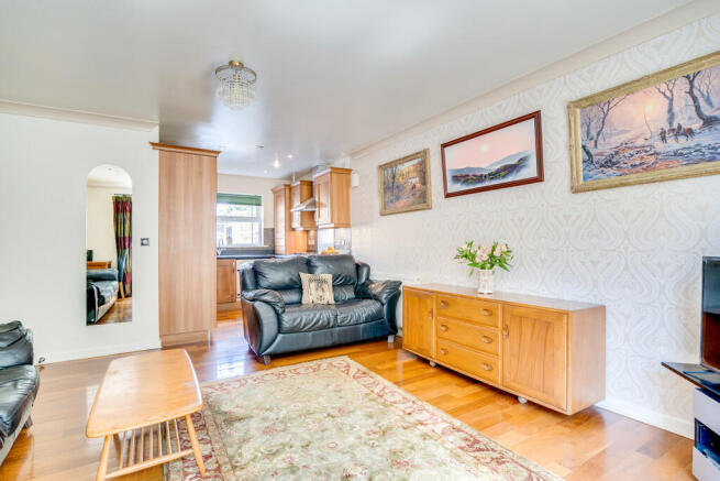 2 bed Apartment to rent Image 9