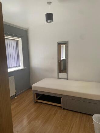 3 bed Terraced to rent Image 8