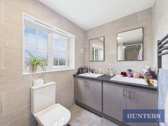 5 bed Detached for sale Image 12