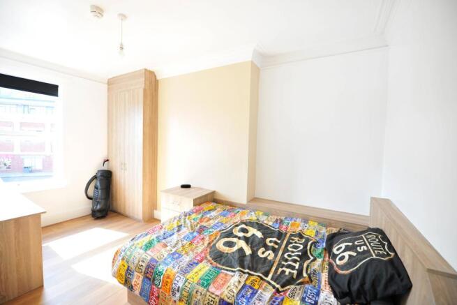 6 bed House to rent Image 11