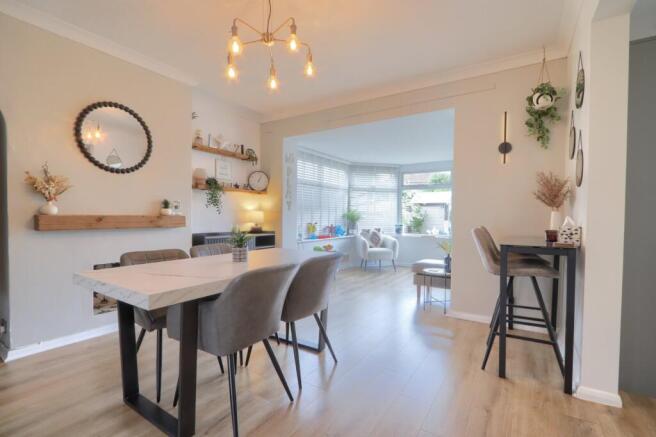 4 bed Semi-Detached for sale Image 8