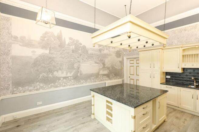 5 bed Semi-Detached for sale Image 10