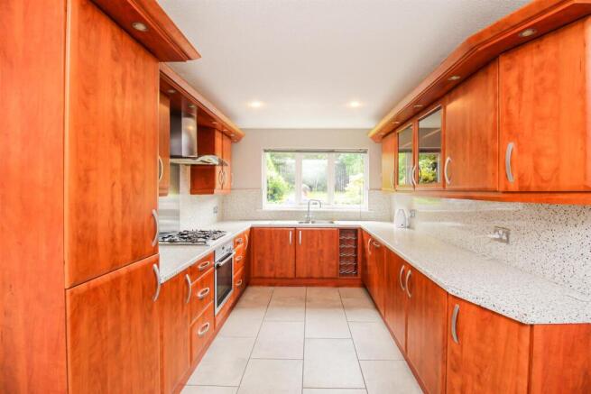 4 bed Detached for sale Image 5