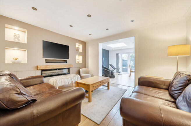 1438625-8-69cd572...