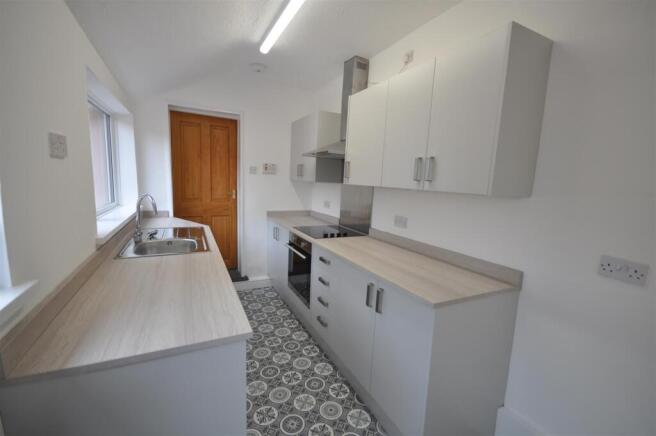 3 bed Terraced to rent Image 5